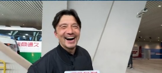  帶孩子和帶球隊(duì)哪個(gè)更累？謝暉笑言：都累，但帶孩子更累