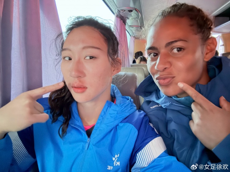  神勇！女足國門徐歡曬照，比賽中被球砸臉仍力保球門不失
