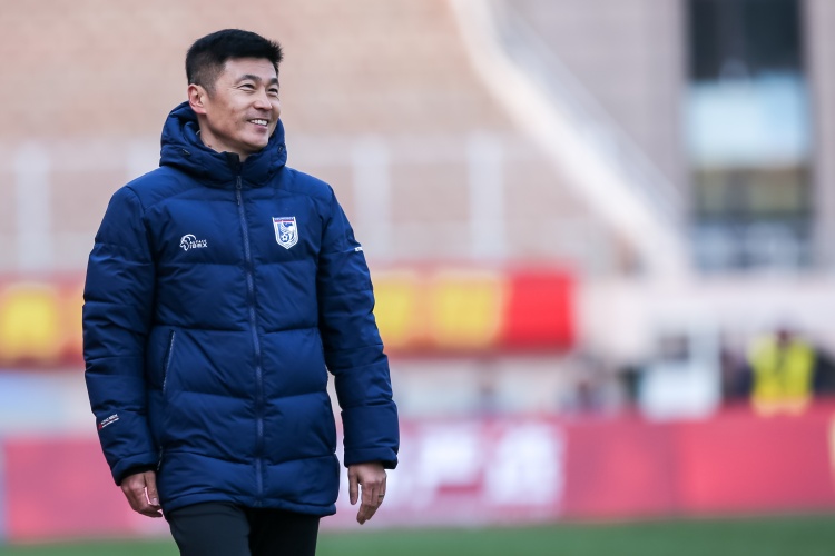  足球報(bào)：大連英博低調(diào)備戰(zhàn)，簽約贊助商為大連足球注入新活力